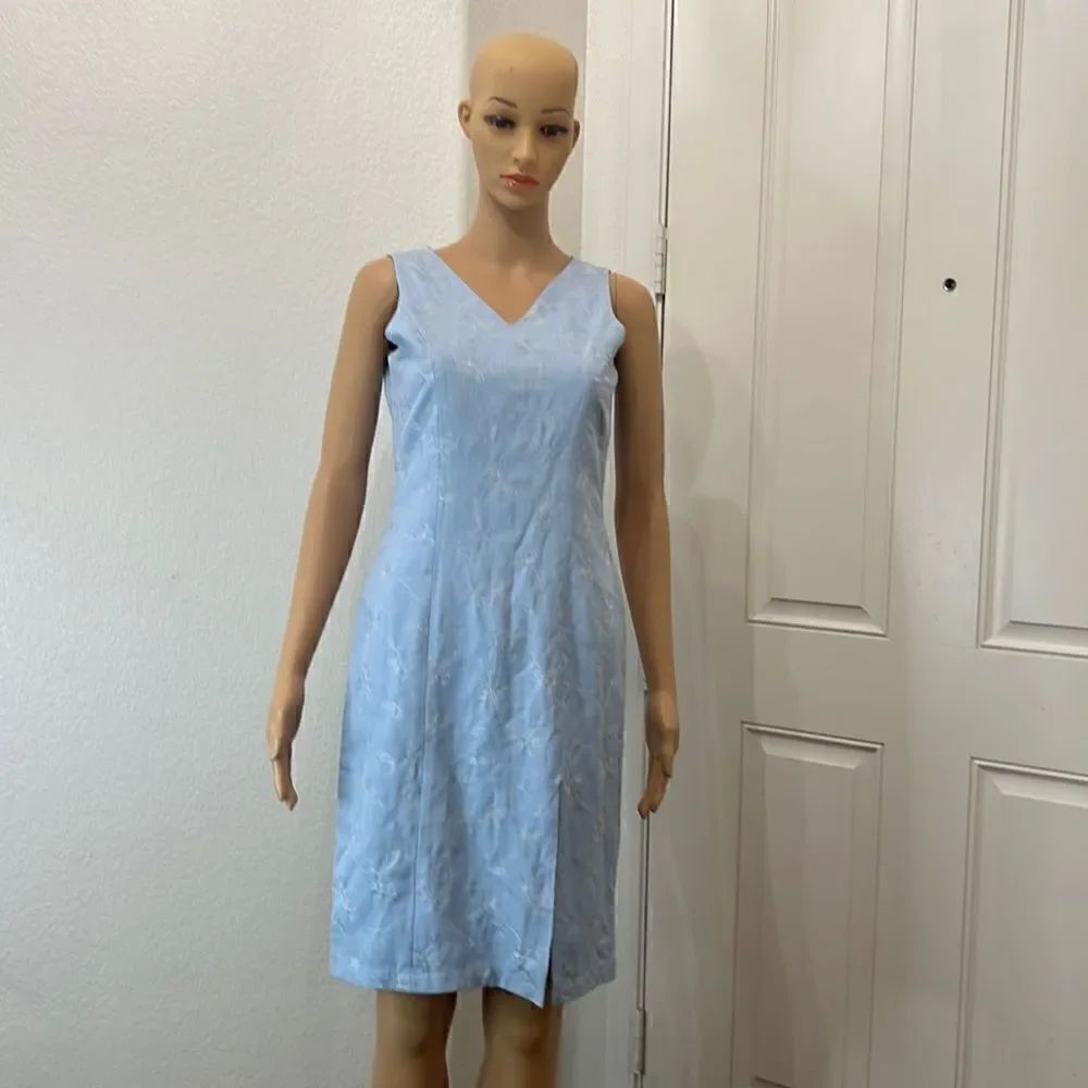 Pastel Dress Sz Small V Neck Sleeveless Blue White Floral Embroidered Midi Lined